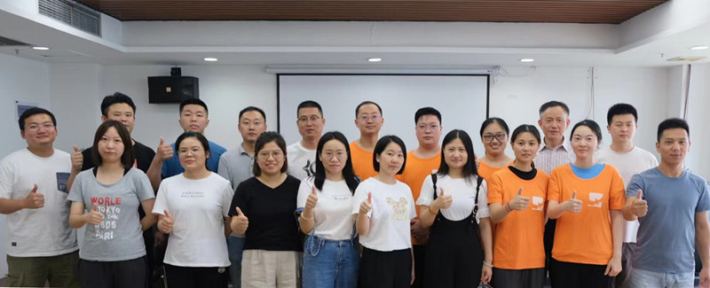 參加應(yīng)急救護(hù)培訓(xùn)，提高自救互救能力